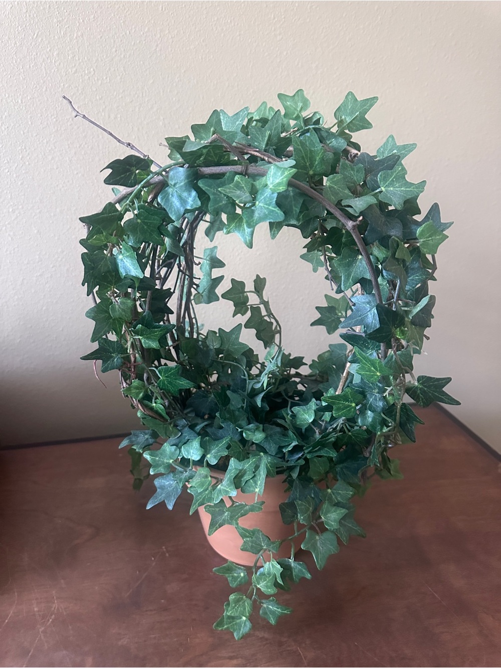 Classic Faux Ivy Topiary Wreath in Green - Unbranded - Picture 3 of 3